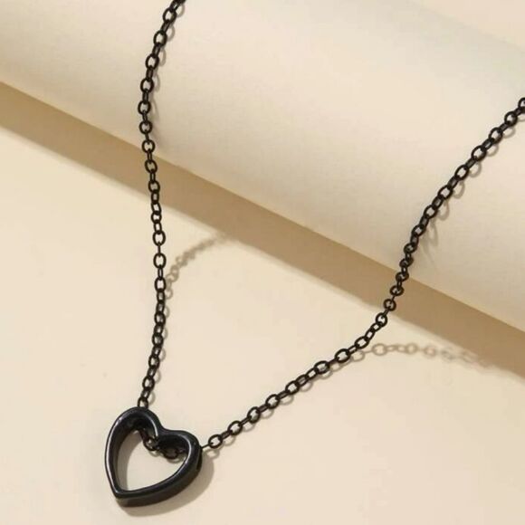 Dainty black heart necklace - Picture 2 of 3